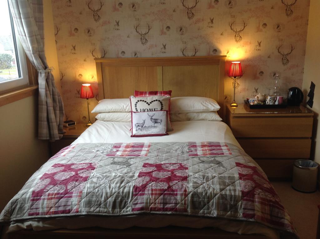 Dunroamin Bed And Breakfast Aviemore Bagian luar foto